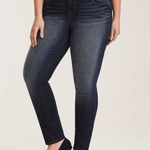 Torrid Skinny Jeans - Dark Wash with Fading  Midri
